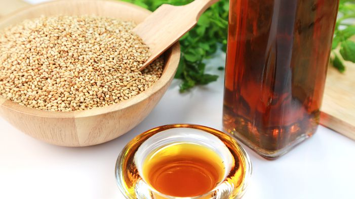 خواص و فواید روغن کنجد برای مو